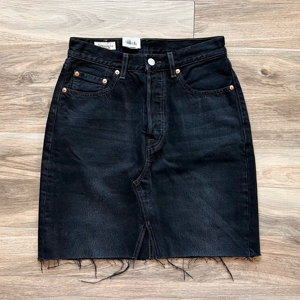 NWT Levi’s High Rise Deconstructed Skirt Size 26 100% Cotton Button Fly Black